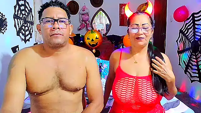 Snapshot of rosi_pamela chatting on 10.19.25 rosi pamela online show from 10.19.25