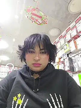 Snapshot of TioreHentai chatting on 12.13.25 TioreHentai online show from 12.13.25