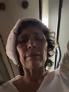 Snapshot of MireyaTorresGu chatting on 12.19.25 MireyaTorresGu online show from 12.19.25