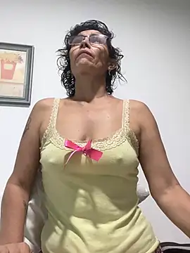 Snapshot of MireyaTorresGu chatting on 02.19.26 MireyaTorresGu online show from 02.19.26