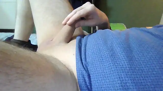 Snapshot of brtbrlss chatting on 12.03.25 brtbrlss online show from 12.03.25