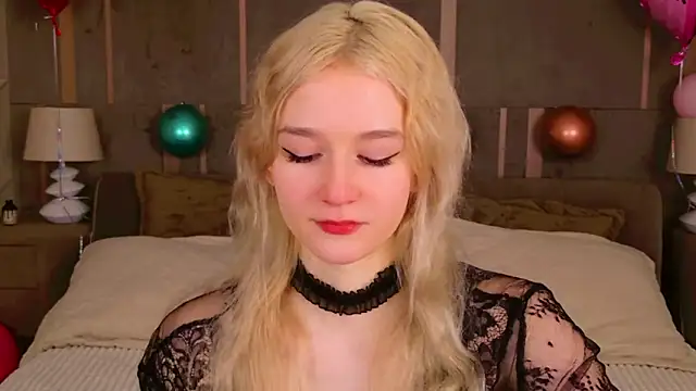 Snapshot of NaomiLoys chatting on 02.14.25 NaomiLoys online show from 02.14.25