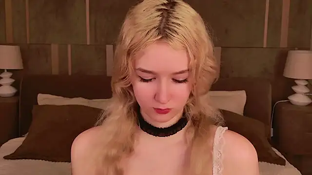 Snapshot of NaomiLoys chatting on 03.09.25 NaomiLoys online show from 03.09.25