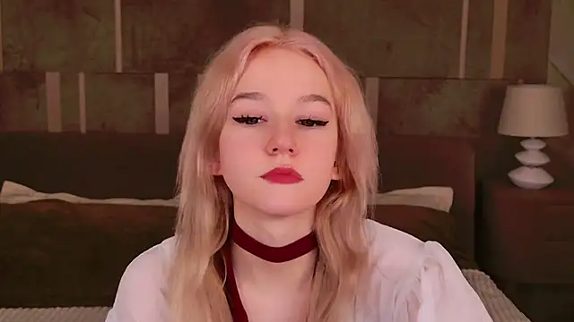 Snapshot of NaomiLoys chatting on 03.16.25 NaomiLoys online show from 03.16.25