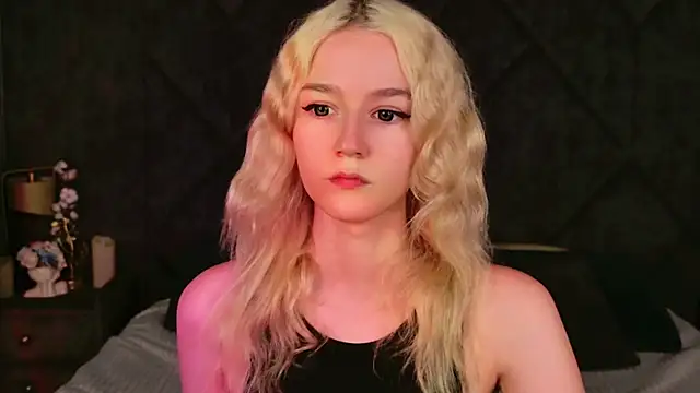 Snapshot of NaomiLoys chatting on 09.08.25 NaomiLoys online show from 09.08.25