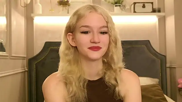 Snapshot of NaomiLoys chatting on 09.22.25 NaomiLoys online show from 09.22.25