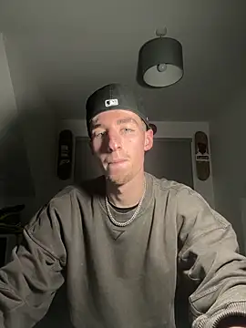 Snapshot of MikesWood21 chatting on 12.02.24 MikesWood21 online show from 12.02.24