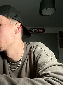 Snapshot of MikesWood21 chatting on 12.03.24 MikesWood21 online show from 12.03.24