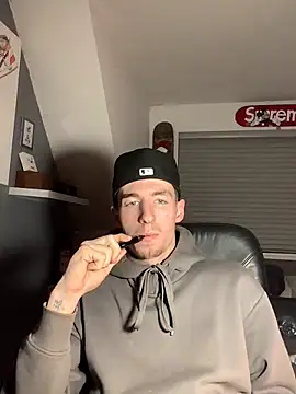 Snapshot of MikesWood21 chatting on 12.07.24 MikesWood21 online show from 12.07.24