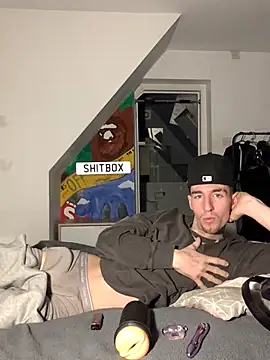 Snapshot of MikesWood21 chatting on 12.23.24 MikesWood21 online show from 12.23.24