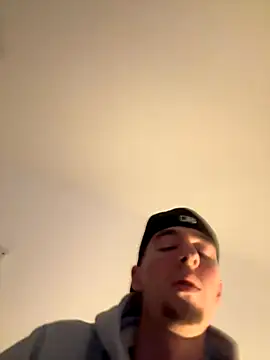 Snapshot of MikesWood21 chatting on 10.12.25 MikesWood21 online show from 10.12.25