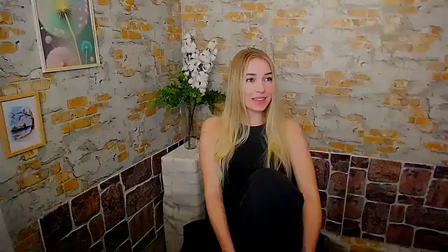 Queen ofLove online show from 02.13.25