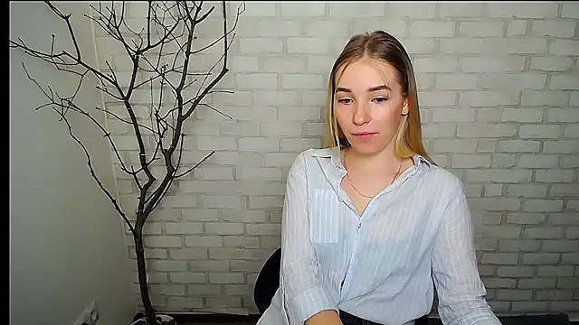 Queen ofLove online show from 02.26.25