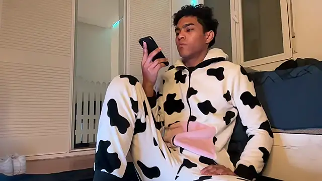 Snapshot of Ryan-hot chatting on 01.17.26 Ryan-hot online show from 01.17.26