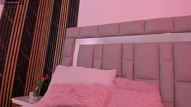 vivianne scott online show from 10.16.25