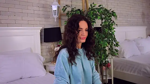 CarlaWhite online show from 10.05.25