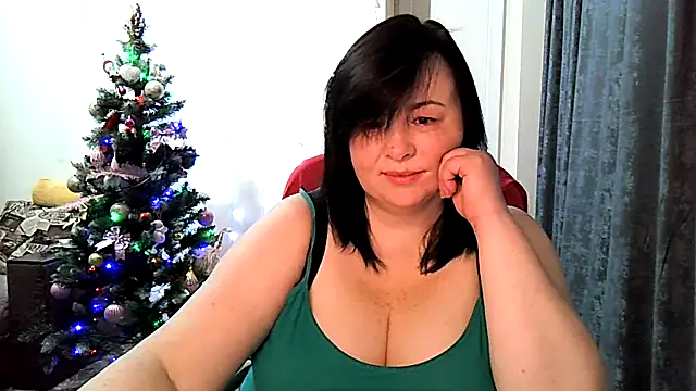 EmiliaLooo online show from 01.08.26