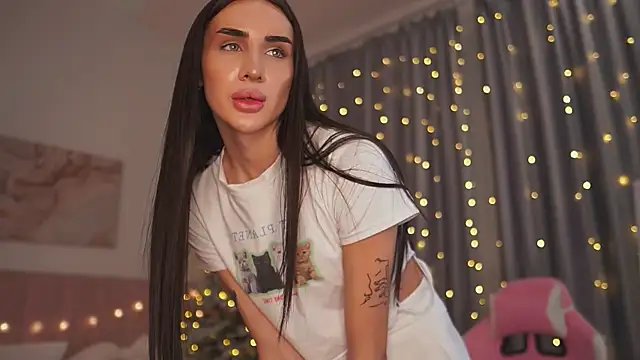 Snapshot of Kim_Oberlin_ chatting on 12.20.24 Kim Oberlin online show from 12.20.24