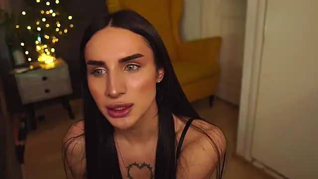 Snapshot of Kim_Oberlin_ chatting on 12.22.24 Kim Oberlin online show from 12.22.24