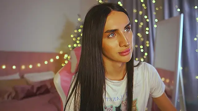 Snapshot of Kim_Oberlin_ chatting on 12.24.24 Kim Oberlin online show from 12.24.24