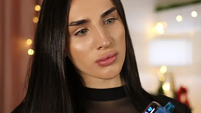 Snapshot of Kim_Oberlin_ chatting on 01.04.25 Kim Oberlin online show from 01.04.25