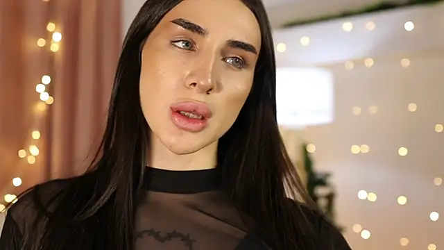 Snapshot of Kim_Oberlin_ chatting on 01.07.25 Kim Oberlin online show from 01.07.25