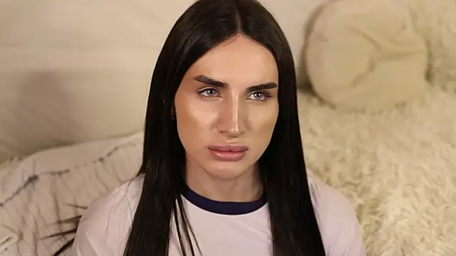 Snapshot of Kim_Oberlin_ chatting on 01.08.25 Kim Oberlin online show from 01.08.25