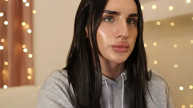 Snapshot of Kim_Oberlin_ chatting on 01.31.25 Kim Oberlin online show from 01.31.25