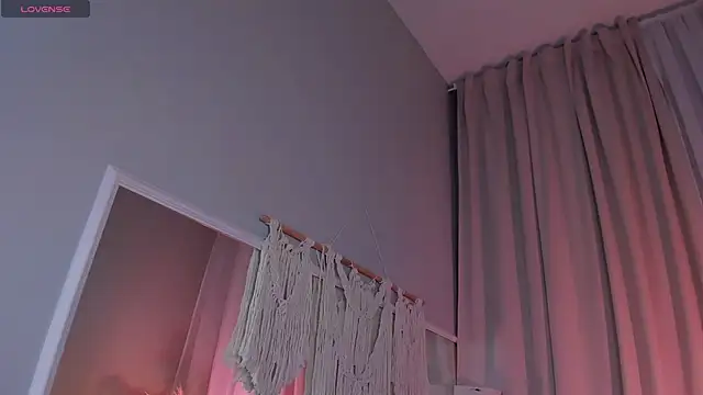 Snapshot of Kim_Oberlin_ chatting on 03.04.25 Kim Oberlin online show from 03.04.25