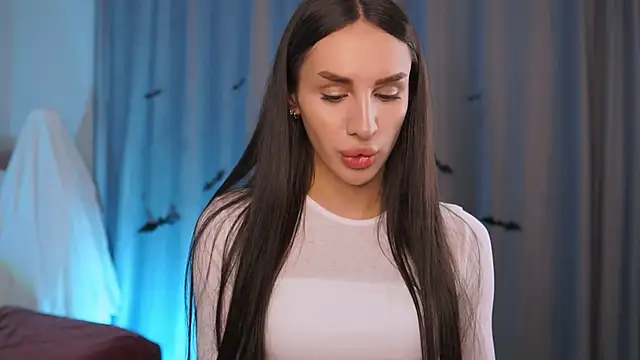 Snapshot of Kim_Oberlin_ chatting on 10.18.25 Kim Oberlin online show from 10.18.25