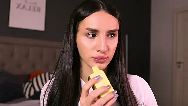 Snapshot of Kim_Oberlin_ chatting on 10.26.25 Kim Oberlin online show from 10.26.25