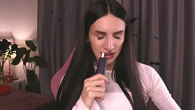 Snapshot of Kim_Oberlin_ chatting on 10.31.25 Kim Oberlin online show from 10.31.25