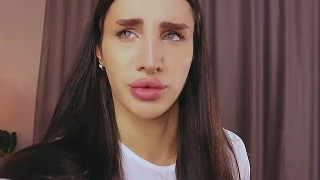 Snapshot of Kim_Oberlin_ chatting on 11.07.25 Kim Oberlin online show from 11.07.25