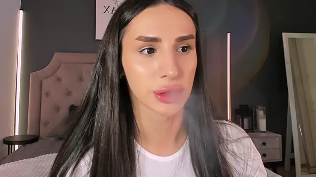 Snapshot of Kim_Oberlin_ chatting on 11.10.25 Kim Oberlin online show from 11.10.25