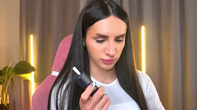 Snapshot of Kim_Oberlin_ chatting on 11.14.25 Kim Oberlin online show from 11.14.25