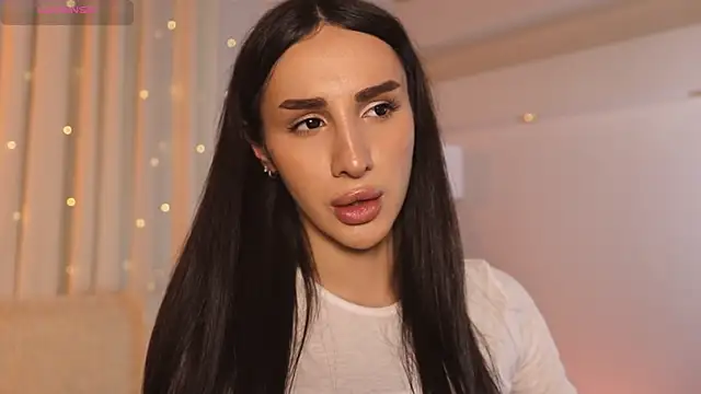 Snapshot of Kim_Oberlin_ chatting on 11.25.25 Kim Oberlin online show from 11.25.25