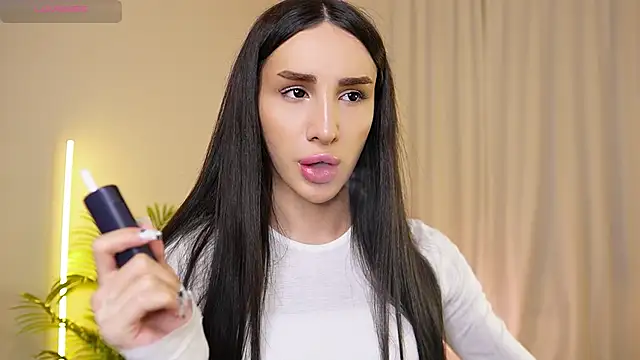 Snapshot of Kim_Oberlin_ chatting on 11.29.25 Kim Oberlin online show from 11.29.25