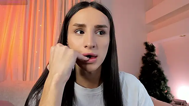 Snapshot of Kim_Oberlin_ chatting on 12.14.25 Kim Oberlin online show from 12.14.25