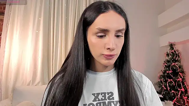 Snapshot of Kim_Oberlin_ chatting on 12.20.25 Kim Oberlin online show from 12.20.25