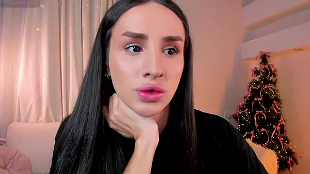 Snapshot of Kim_Oberlin_ chatting on 12.22.25 Kim Oberlin online show from 12.22.25