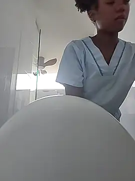 Snapshot of AriLennox_ chatting on 03.04.26 AriLennox online show from 03.04.26