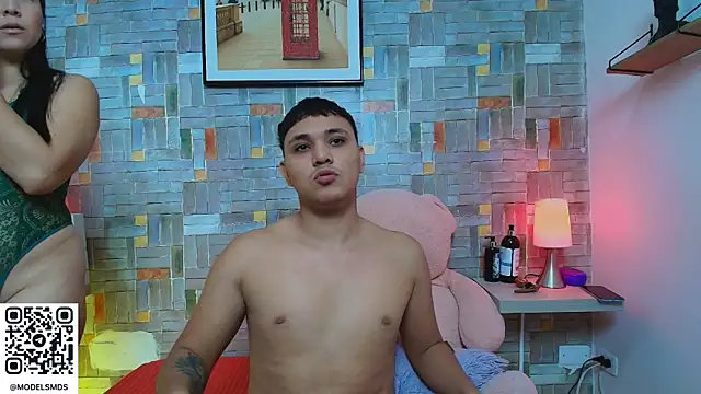 Snapshot of couple_lovelyds chatting on 11.04.25 couple lovelyds online show from 11.04.25