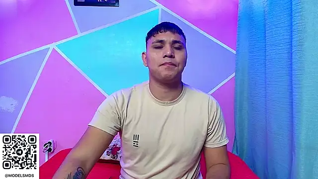 Snapshot of couple_lovelyds chatting on 01.08.26 couple lovelyds online show from 01.08.26