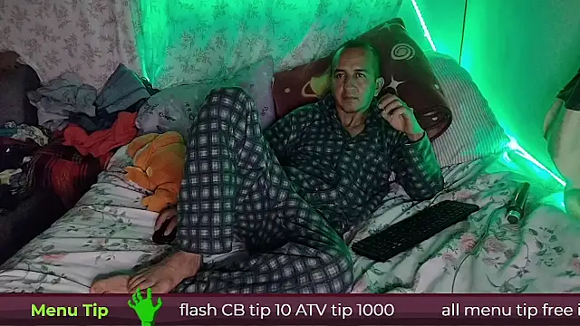 Snapshot of yazforeSolo chatting on 03.17.25 yazforeSolo online show from 03.17.25