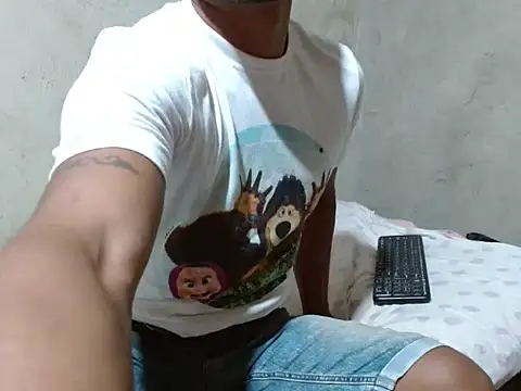 Snapshot of fernandez_latinblackk chatting on 11.28.25 fernandez latinblackk online show from 11.28.25