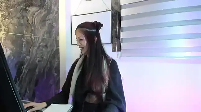 Snapshot of catt_evans1 chatting on 12.06.24 catt evans1 online show from 12.06.24