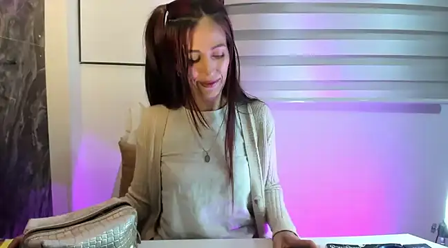 Snapshot of catt_evans1 chatting on 12.07.24 catt evans1 online show from 12.07.24