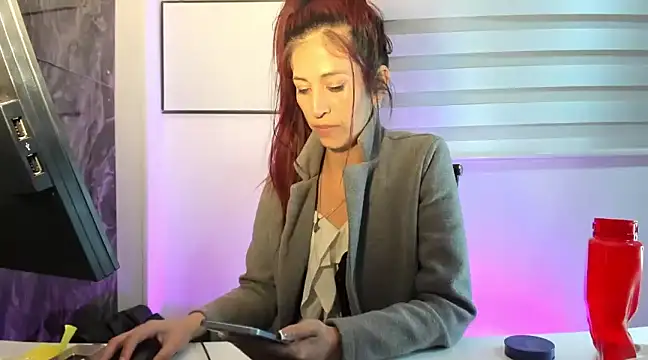 Snapshot of catt_evans1 chatting on 12.10.24 catt evans1 online show from 12.10.24