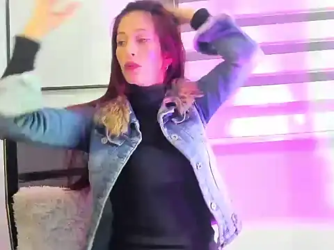 Snapshot of catt_evans1 chatting on 12.14.24 catt evans1 online show from 12.14.24