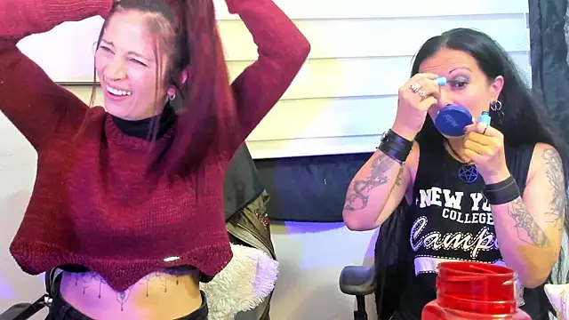 Snapshot of catt_evans1 chatting on 12.18.24 catt evans1 online show from 12.18.24